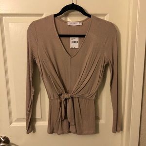 Long sleeve V neck ribbed shirt,